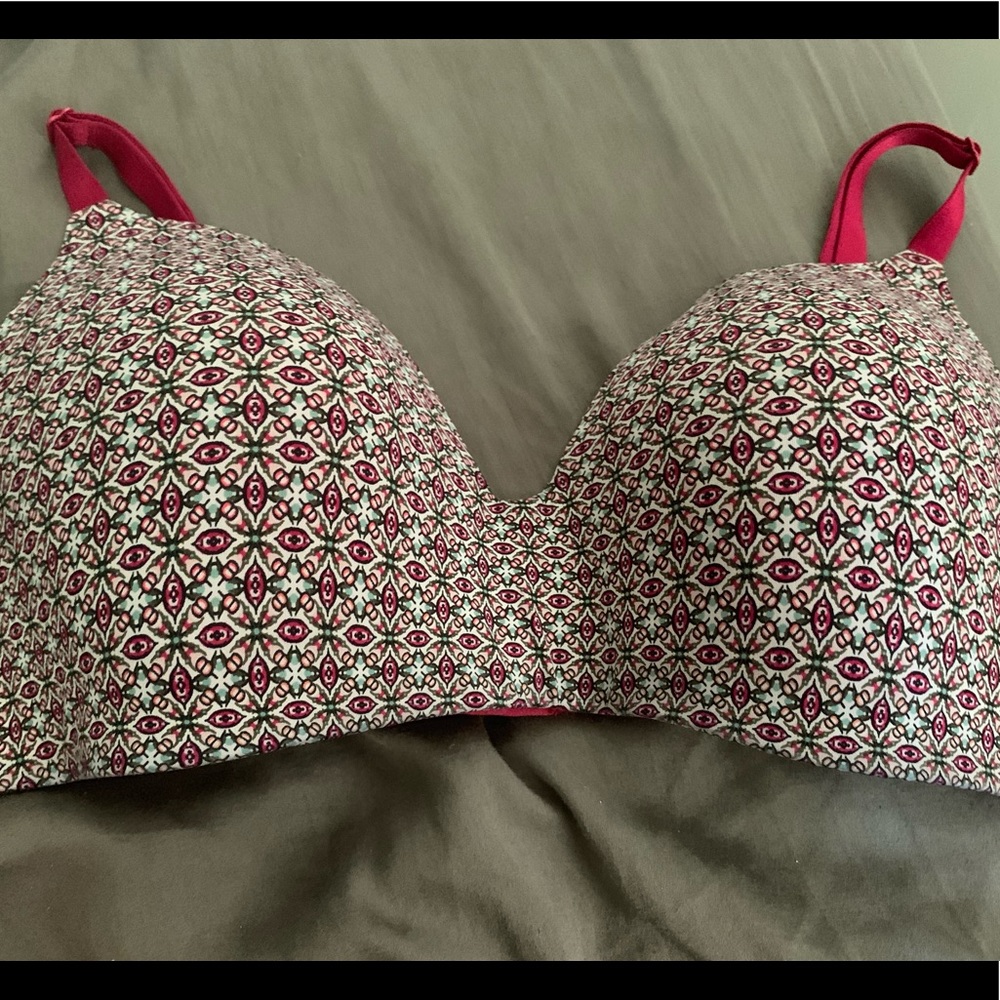 Victoria Secret Wireless 38D bra